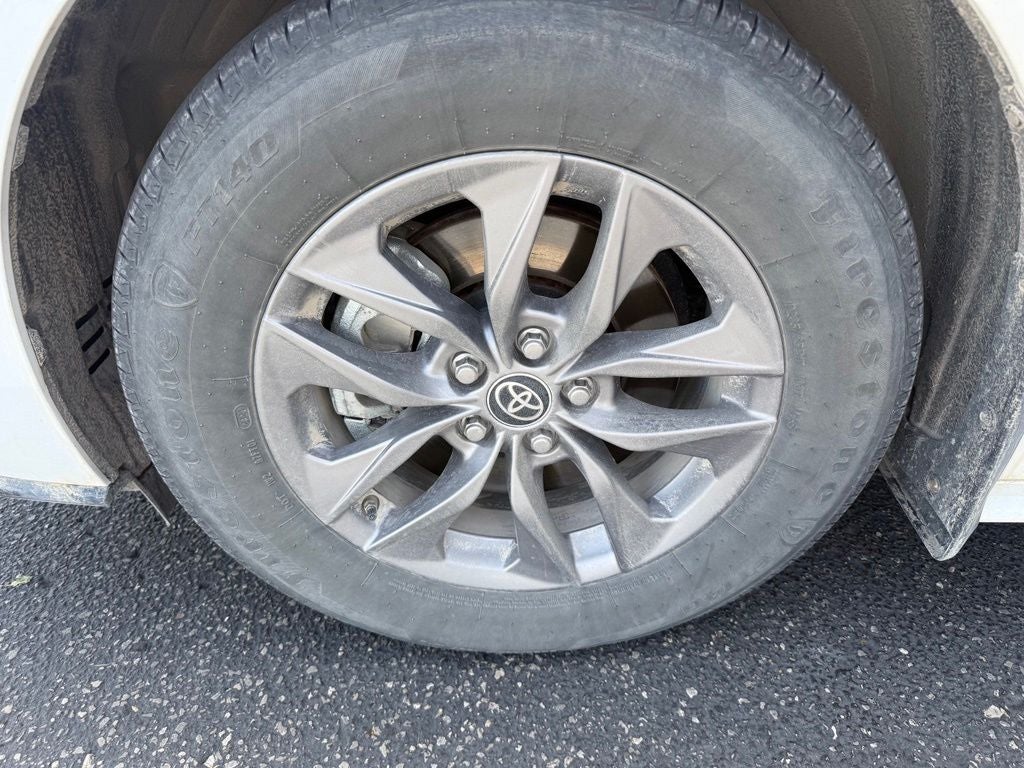 2025 Toyota Sienna LE 8 Passenger