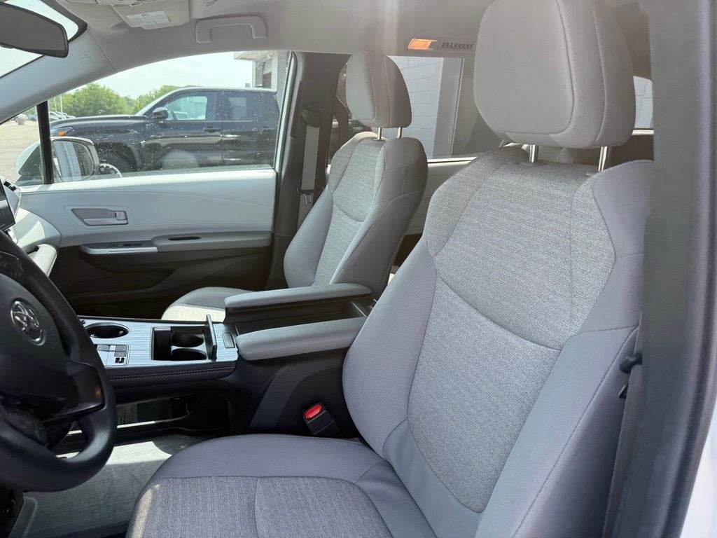 2025 Toyota Sienna LE 8 Passenger