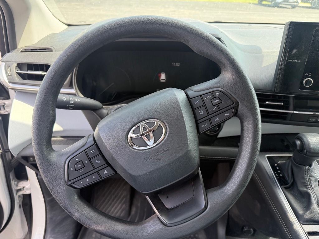 2025 Toyota Sienna LE 8 Passenger