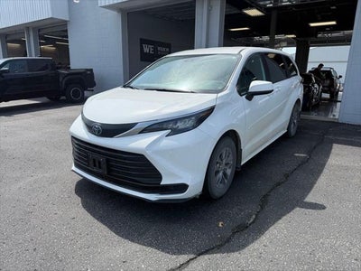 2025 Toyota Sienna LE 8 Passenger