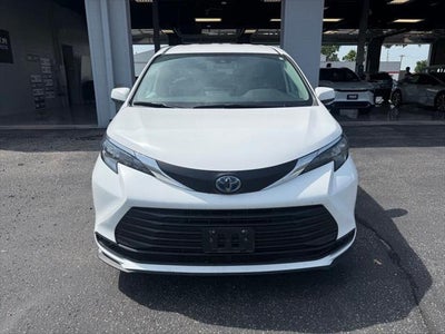2025 Toyota Sienna LE 8 Passenger