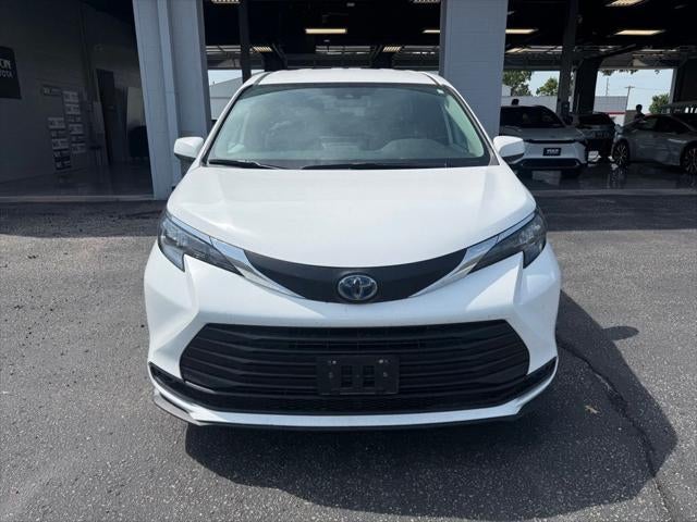 2025 Toyota Sienna LE 8 Passenger