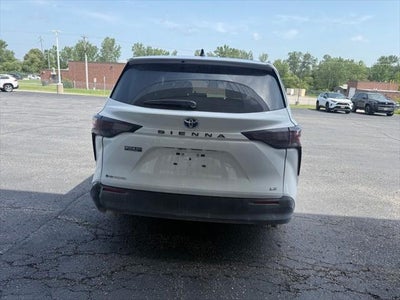 2025 Toyota Sienna LE 8 Passenger