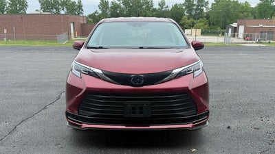 2021 Toyota Sienna LE 8 Passenger