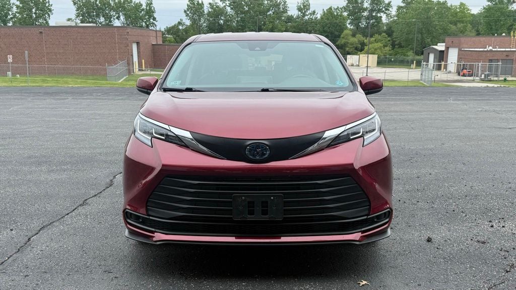2021 Toyota Sienna LE 8 Passenger