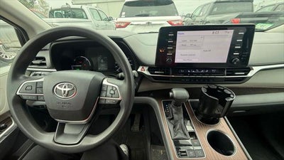 2021 Toyota Sienna LE 8 Passenger