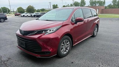 2021 Toyota Sienna LE 8 Passenger