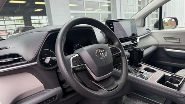 2021 Toyota Sienna LE 8 Passenger