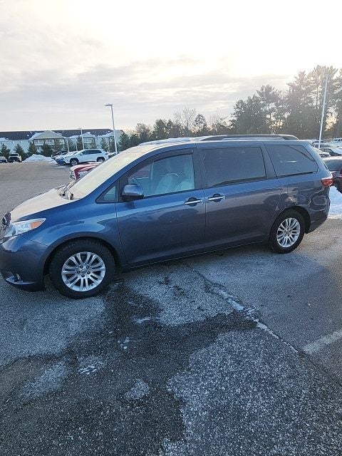 2017 Toyota Sienna XLE 7 Passenger