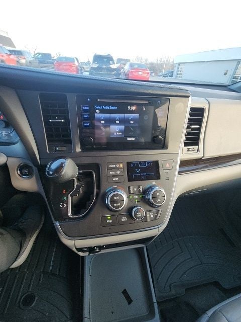 2017 Toyota Sienna XLE 7 Passenger