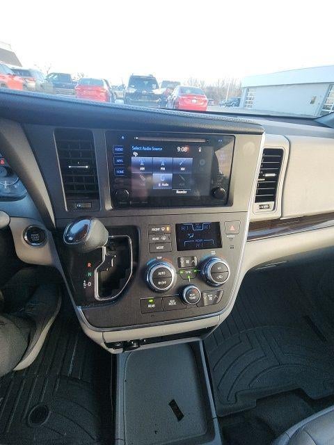 2017 Toyota Sienna XLE 7 Passenger