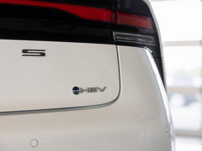 2023 Toyota Prius LE