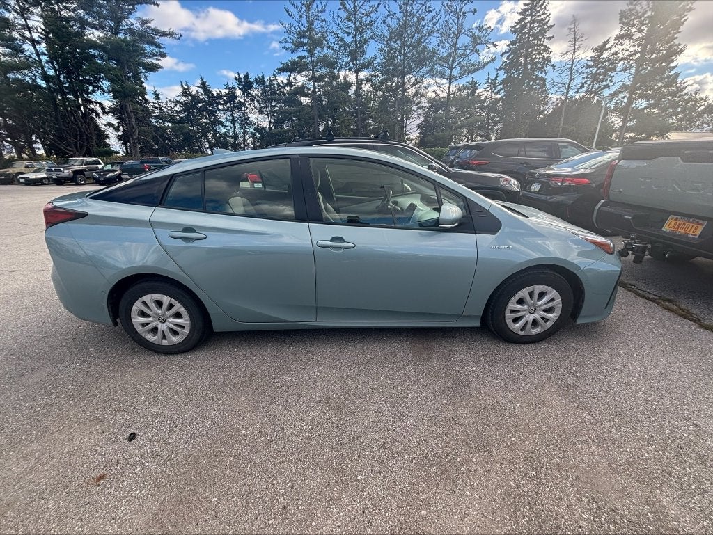 2021 Toyota Prius LE