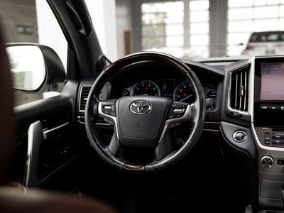 2016 Toyota Land Cruiser Base