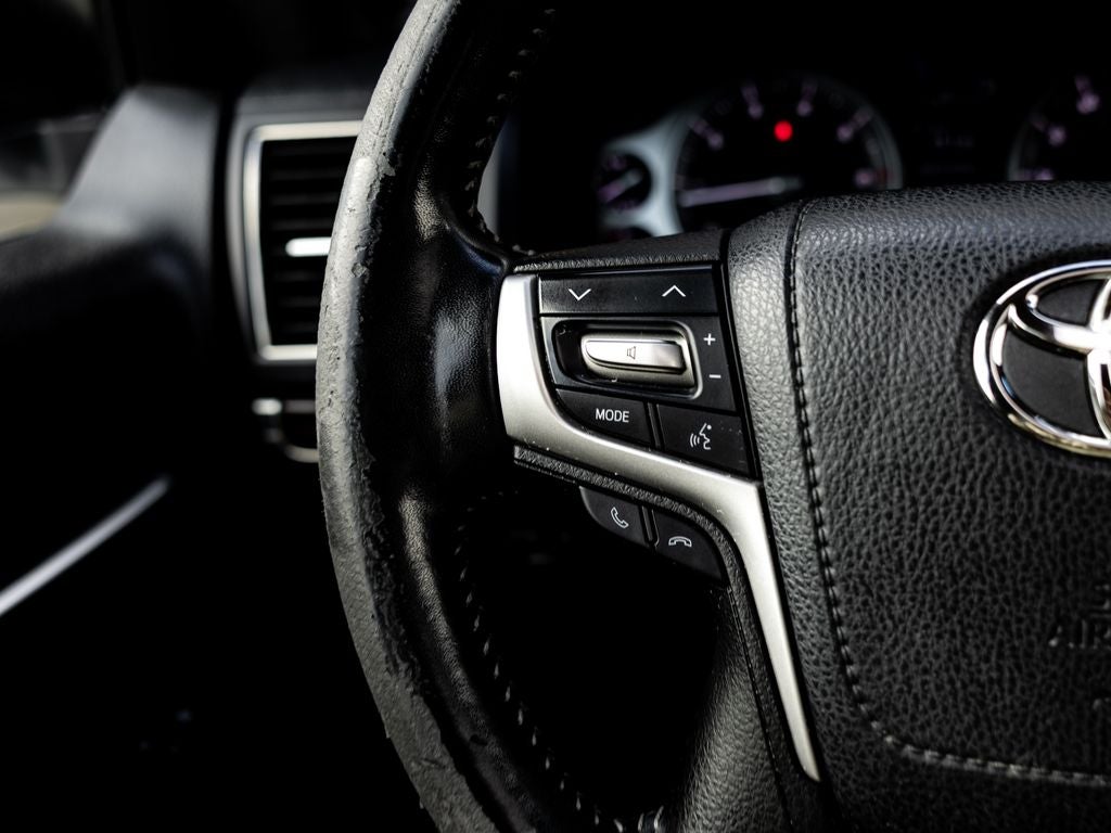 2016 Toyota Land Cruiser Base