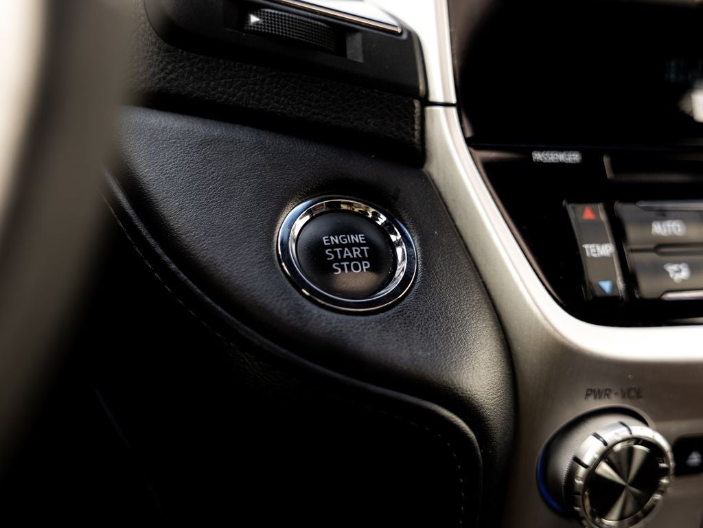 2016 Toyota Land Cruiser Base