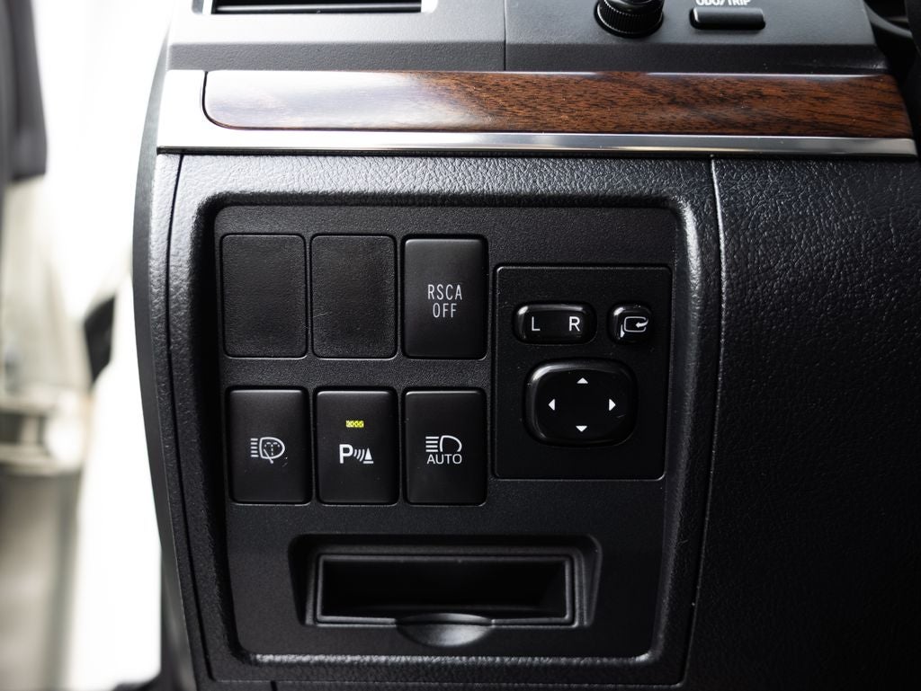 2016 Toyota Land Cruiser Base