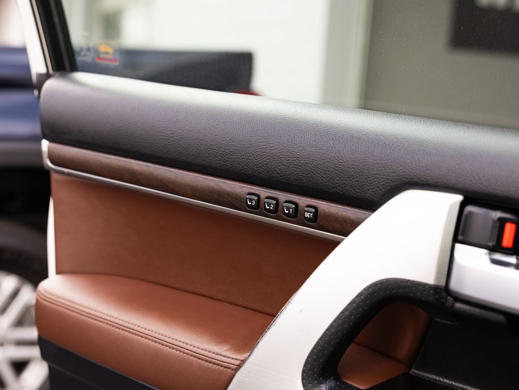 2016 Toyota Land Cruiser Base