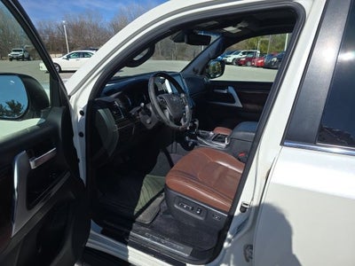 2016 Toyota Land Cruiser Base