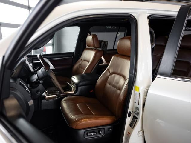 2016 Toyota Land Cruiser Base