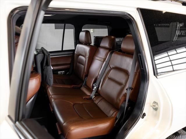 2016 Toyota Land Cruiser Base