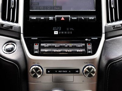 2016 Toyota Land Cruiser Base