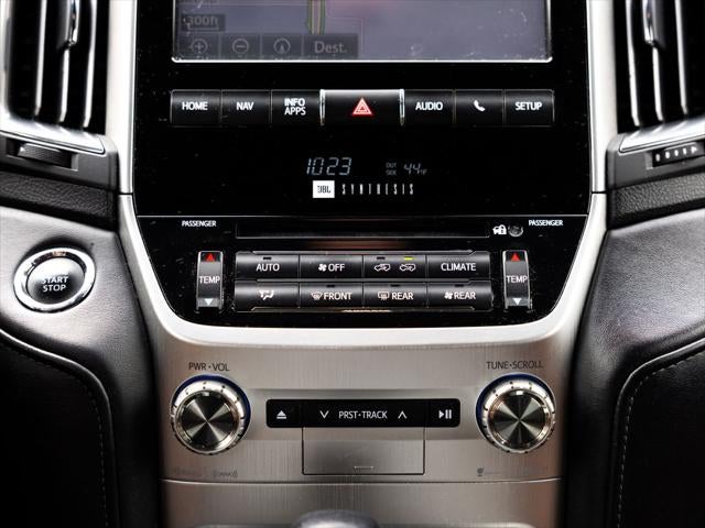 2016 Toyota Land Cruiser Base