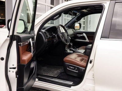 2016 Toyota Land Cruiser Base