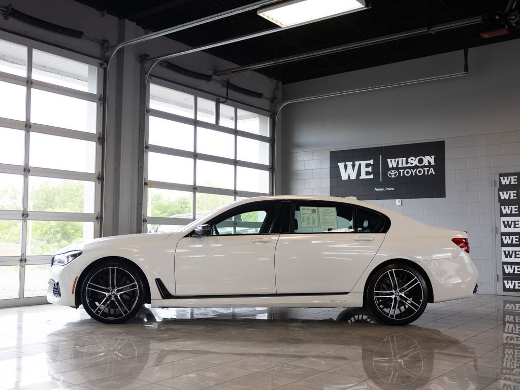 2017 BMW 7 Series 750i xDrive's photo
