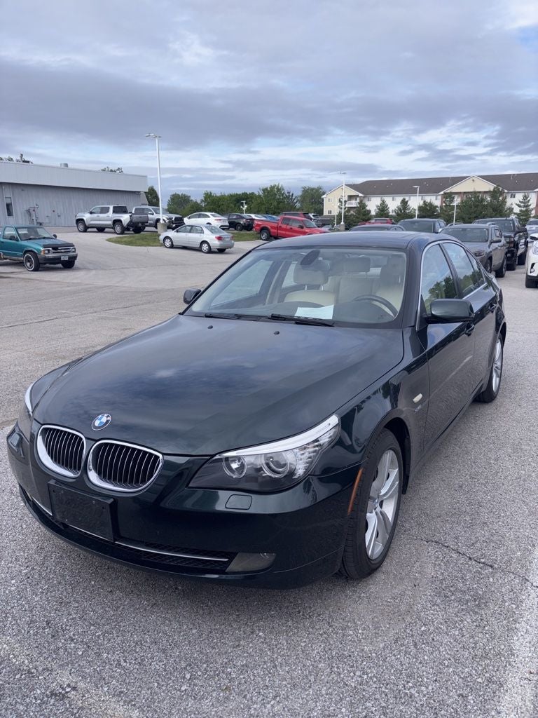 2010 BMW 5 Series 528i xDrive Sedan's photo