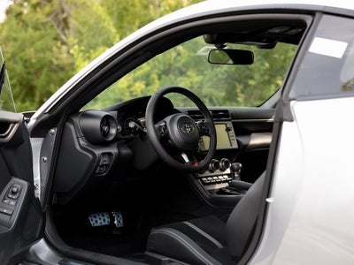 2025 Toyota GR86 Premium AT
